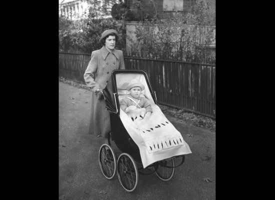 Décembre 1948 avec sa grand mère