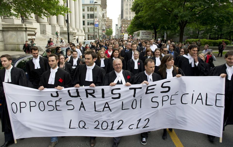 Les juristes opposés à la loi 78 manifestent à Montréal