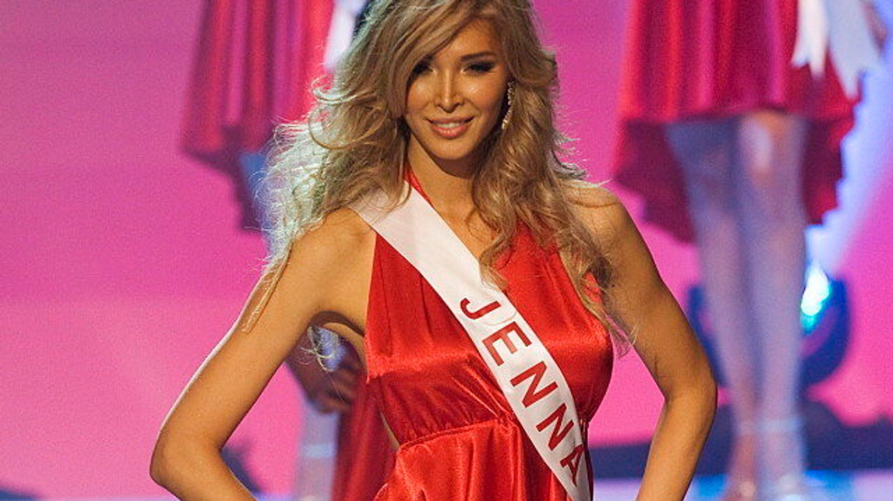 Jenna Talackova, finaliste transgenre au concours Miss Univers Canada, est éliminée (PHOTOS) | HuffPost Divertissement