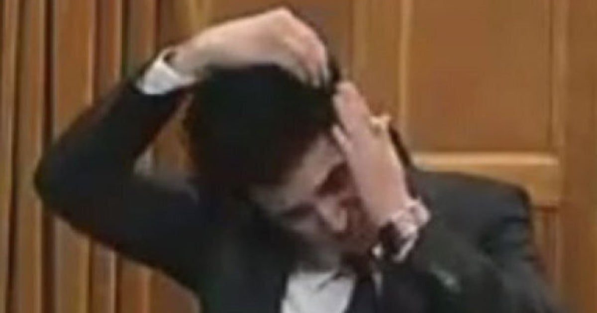 (VIDÉO) Jonathan GenestJourdain, le député NPD, fait le clown