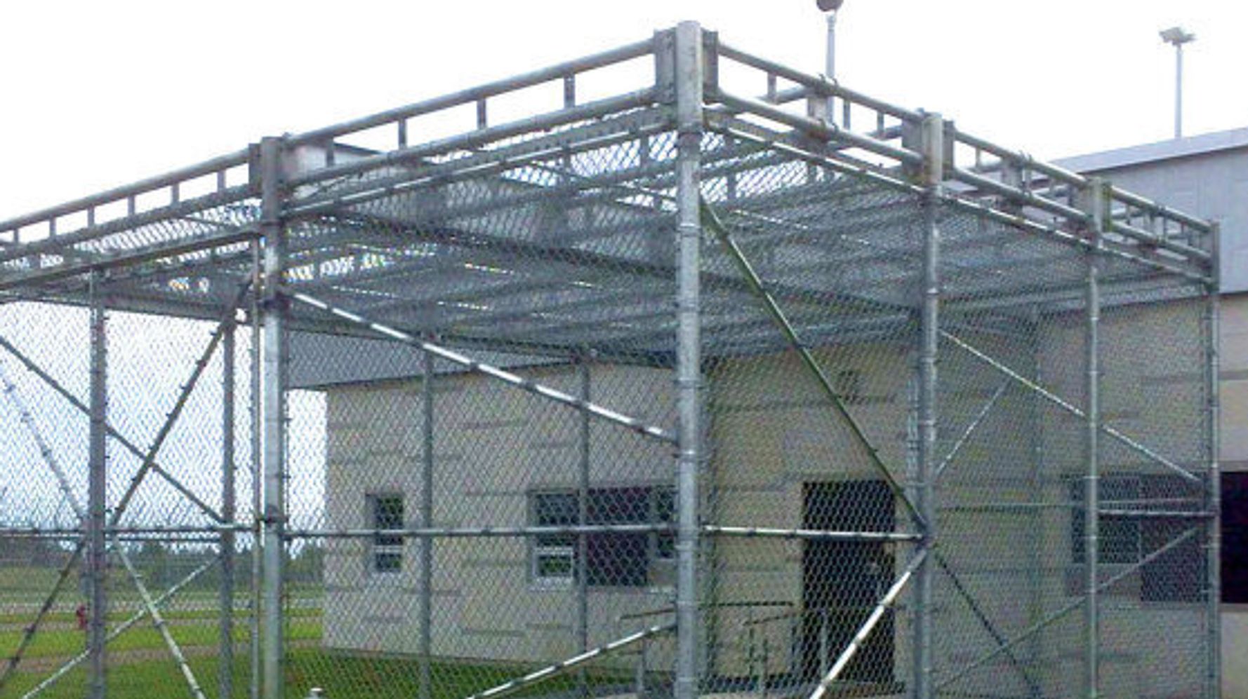 Système de brouillage, fin du quartier VIP et cour végétalisée : la prison  de la Santé rénovée accueille ses premiers détenus