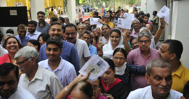 Γιατί οι τουρίστες πληρώνουν για να δουν από κοντά τις εκλογές στην