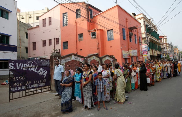 Γιατί οι τουρίστες πληρώνουν για να δουν από κοντά τις εκλογές στην