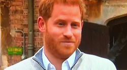 El detalle de la rueda de prensa del príncipe Harry: fíjate bien al