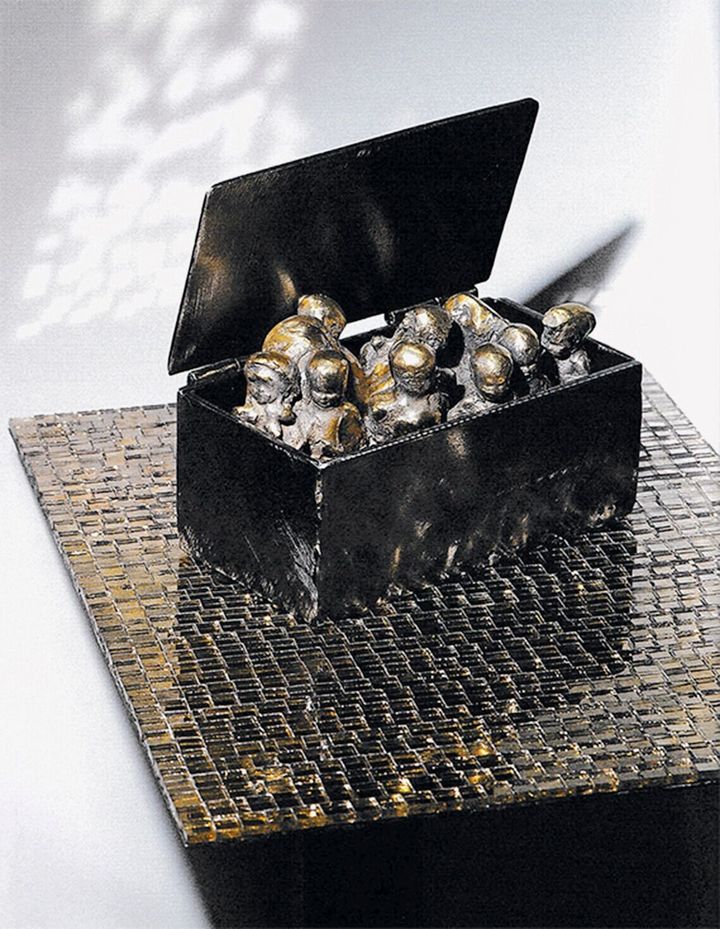 Αφροδίτη Λίτη, Το κουτί του θησαυρού, χαλκός, σίδερο, ψηφίδες 20Χ40Χ20 εκ., 2004