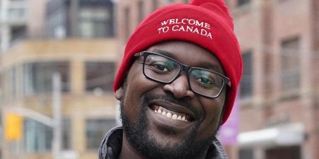 Victor, qui est originaire de l'Ouganda et qui considère maintenant le Canada comme sa patrie, est fier de «détricoter» la haine.