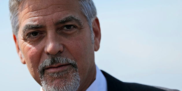 L'acteur américain George Clooney, d'origine arménienne, a assisté à une cérémonie commémorant les Arméniens tués par les Turcs ottomans à Erevan, en Arménie, en 2016. L'assassinat de plus de 200 intellectuels arméniens le 24 avril 1915 est considéré comme le début de la massacre, largement considéré par les historiens comme un génocide. Mais la Turquie moderne, le successeur de l'Empire ottoman, rejette avec véhémence cette accusation. Clooney a joué un rôle de premier plan en faveur des pays qui reconnaissent ces meurtres comme un génocide, ce que les États-Unis n’ont pas fait.