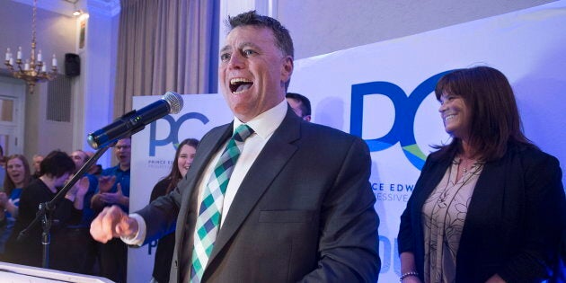 Le leader progressiste-conservateur Dennis King s'adresse aux partisans après avoir remporté les élections provinciales de l'Île-du-Prince-Édouard à Charlottetown, le mardi 23 avril 2019. Les progressistes-conservateurs formeront un gouvernement minoritaire avec le Parti vert comme opposition.