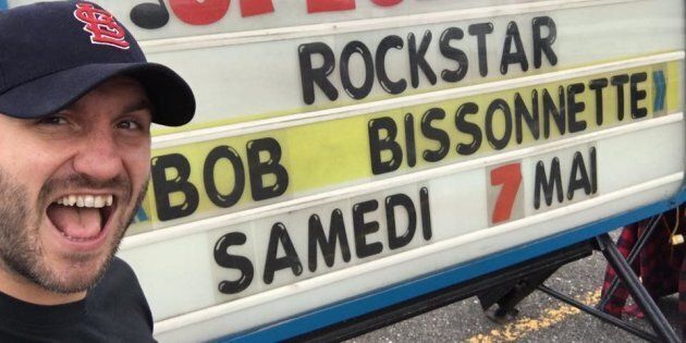 Bob Bissonnette s'est toujours donné en spectacle, que ce soit sur une patinoire ou sur une scène.