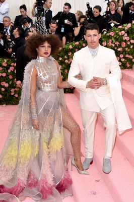 Michael Urie S 2019 Met Gala Look Was A Gender Bending Sensation Huffpost Life