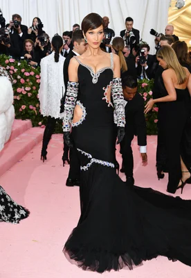 Michael Urie S 2019 Met Gala Look Was A Gender Bending Sensation Huffpost Life