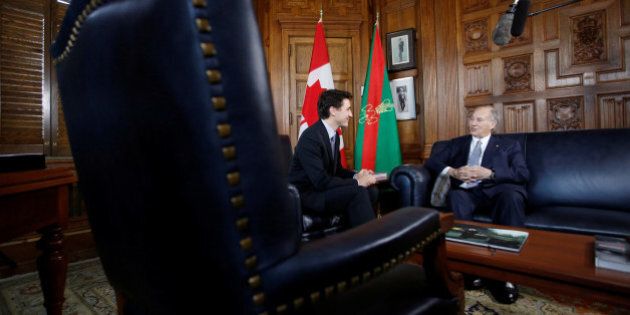 Canada's Prime Minister Justin Trudeau (L) meets with the Aga Khan, spiritual leader of Ismaili Muslims, in Trudeau's office on Parliament Hill in Ottawa, Canada, May 17, 2016. REUTERS/Chris Wattie