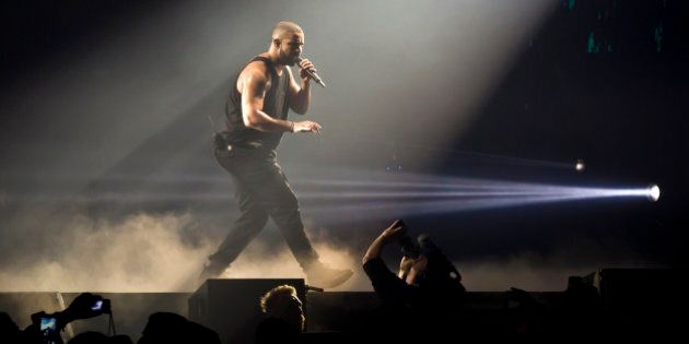 BERLIN, GERMANY - MARCH 09: Rapper Drake performs live during a concert at the Mercedes-Benz Arena on March 9, 2017 in Berlin, Germany. (Photo by Frank Hoensch/Redferns)