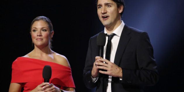Prime Minister Justin Trudeau and his wife Sophie Gregoire Trudeau pay tribute to the late musician Lenoard Cohen during the JUNO awards show at the Canadian Tire Centre in Ottawa, Canada, April 2, 2017. / AFP PHOTO / Lars Hagberg (Photo credit should read LARS HAGBERG/AFP/Getty Images)