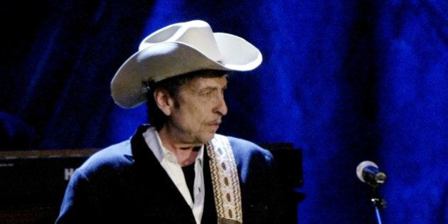 Rock musician Bob Dylan performs at the Wiltern Theatre in Los Angeles, May 5, 2004. REUTERS/Robert Galbraith/File Photo