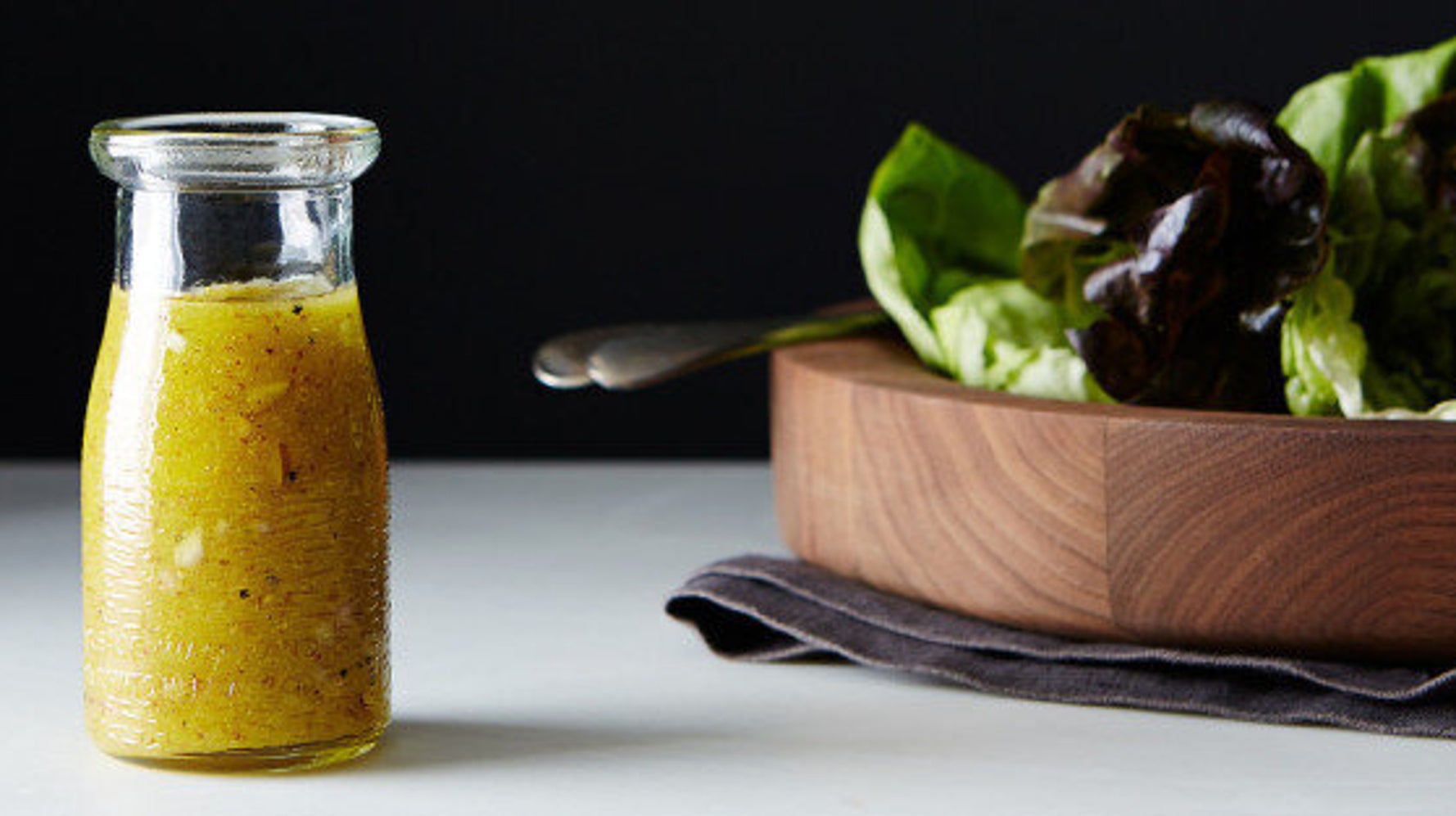 Une savoureuse recette de vinaigrette aux herbes pour vos salades