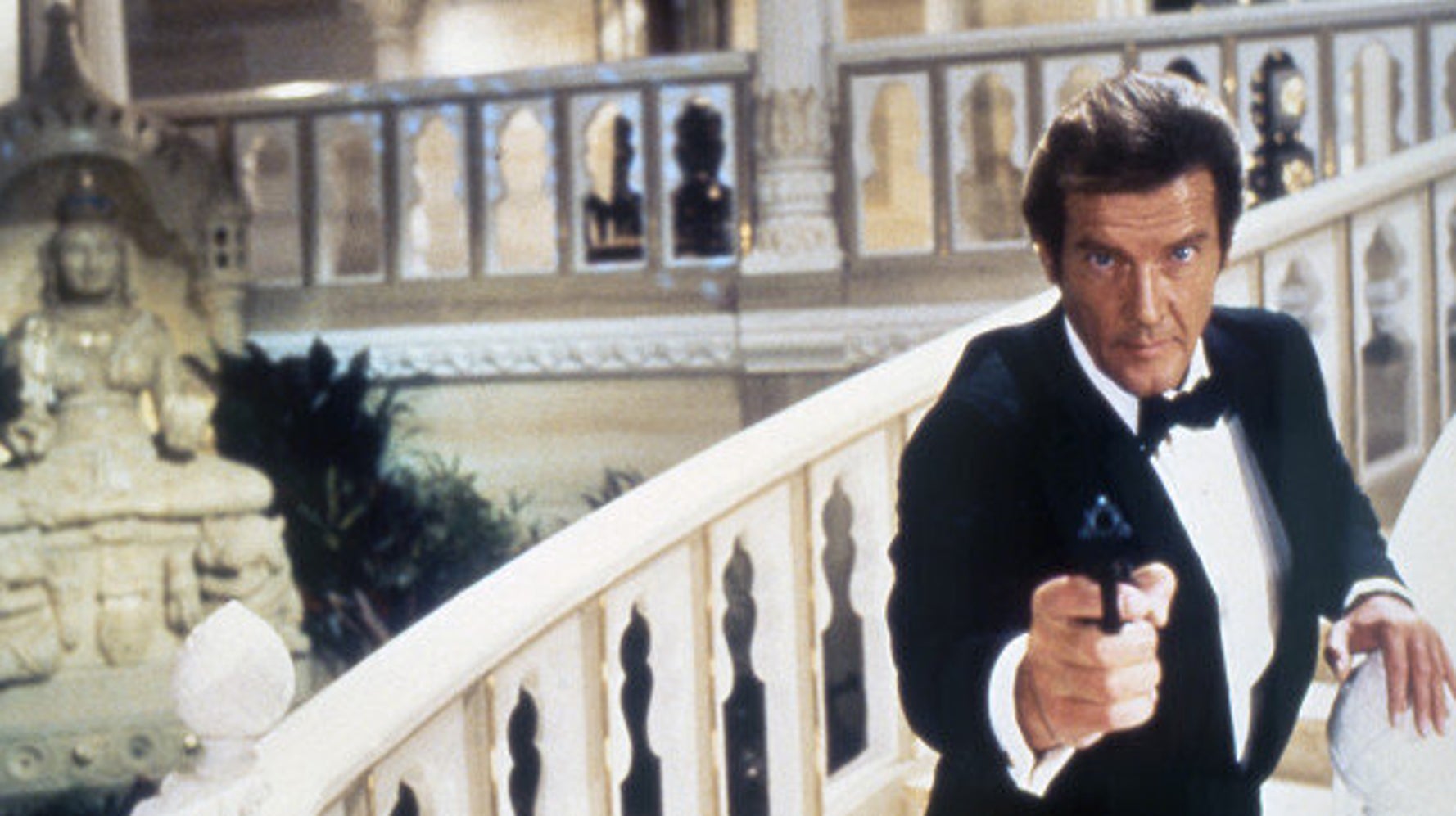 James Bond A Partir De Quel Age Roger Moore, qui a interprété James Bond au cinéma, est décédé à l'âge