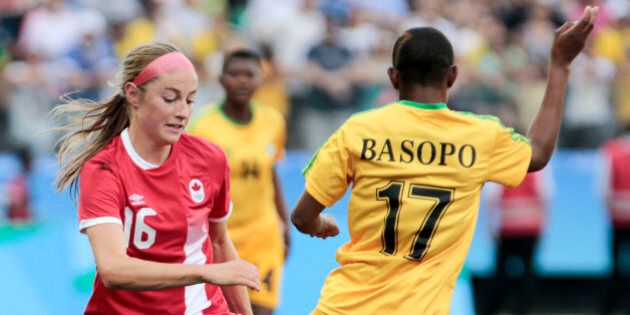 Janine Beckie (L) of Canada vies for the ball with Kudakwashe Basopo of Zimbabwe during their Rio 2016 Olympic Games Second Round Group F women's football match Canada vs Zimbabwe at the Corinthians Arena, in Sao Paulo, Brazil, on August 6, 2016. / AFP / Miguel SCHINCARIOL (Photo credit should read MIGUEL SCHINCARIOL/AFP/Getty Images)