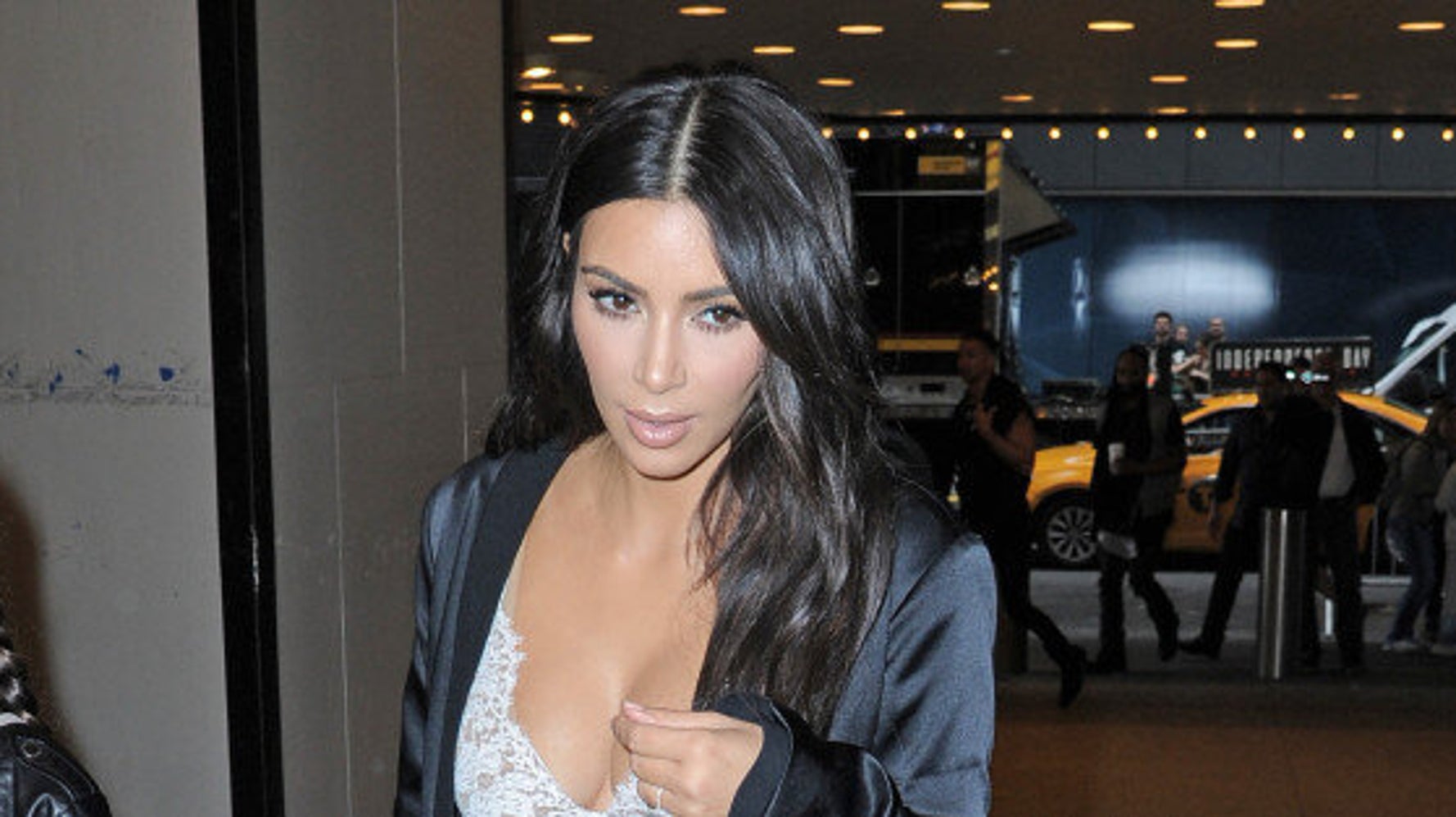Qui Est La Plus Riche Des Kardashian La robe la plus nue de tous les temps de Kim Kardashian est clairement
