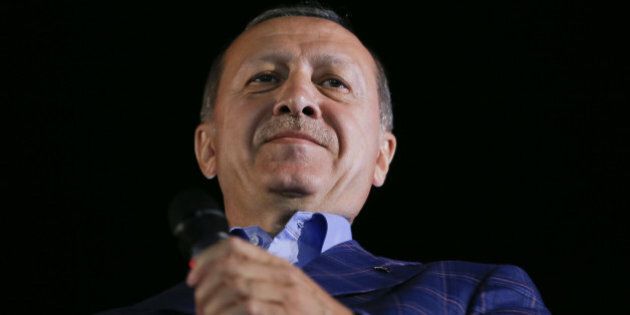 Turkish President Tayyip Erdogan greets his supporters in Istanbul, Turkey, April 16, 2017. REUTERS/Murad Sezer