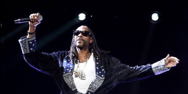 INDIO, CA - APRIL 16: Guest rapper Snoop Dogg perform onstage with rapper Ice Cube during day 2 of the 2016 Coachella Valley Music & Arts Festival Weekend 1 at the Empire Polo Club on April 16, 2016 in Indio, California. (Photo by Kevin Winter/Getty Images for Coachella)