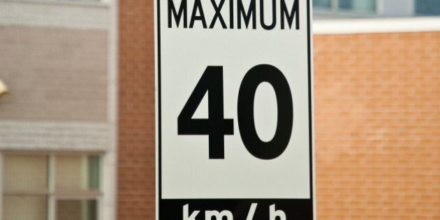 Children at Play and Maximum 40 km/h Signs