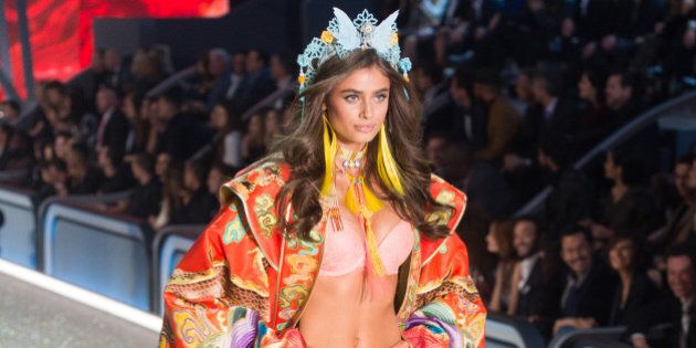 PARIS, FRANCE - NOVEMBER 30: Taylor Hill walks the runway during the annual Victoria's Secret fashion show at Grand Palais on November 30, 2016 in Paris, France. (Photo by Samir Hussein/Samir Hussein/WireImage)