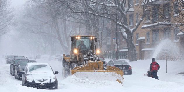 A snowplow clears the street during a snowstorm in Quebec City, December 15, 2013. Between 15 and 30cm of snow are expected to fall on the different regions of eastern Canada today, according to Environment Canada. REUTERS/Mathieu Belanger (CANADA - Tags: ENVIRONMENT SOCIETY)