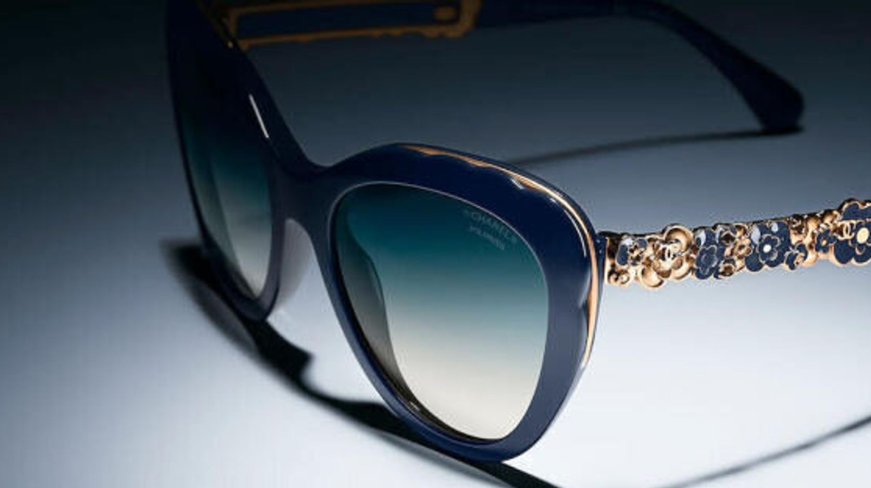 Camélias et glamour à l'italienne pour les lunettes bijoux de Chanel
