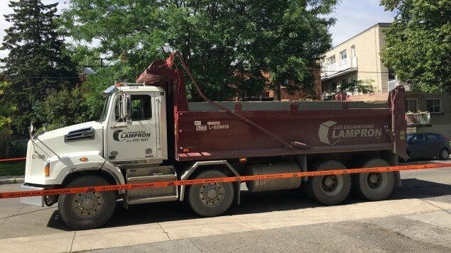 Le camion impliqué dans l'accident qui a coûté la vie a une cycliste âgée dans la trentaine.