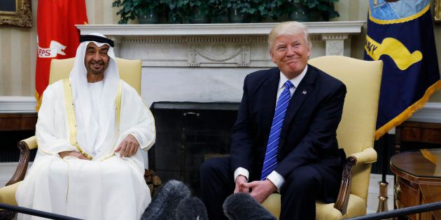 Mohammed bin Zayed est allé en mai 2017 à la Maison-Blanche et a rencontré le président Trump pour avoir jeté les bases du premier voyage à l'étranger de Trump et un sommet avec des dirigeants musulmans en Arabie Saoudite.