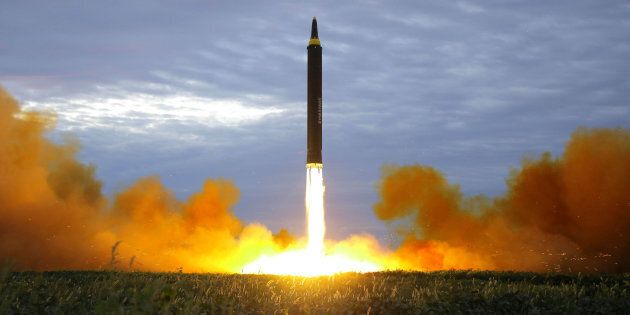 La menace qui pèse sur les États-Unis et ses alliées doit être enlevée en l'occurrence, mais sans dépouiller les Nord-Coréens de tout leur arsenal militaire.