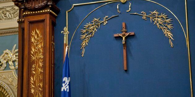 Comme si le crucifix à l'Assemblée nationale menaçait l'institution parlementaire québécoise par l'ombre que jetterait sur elle l'Église catholique.