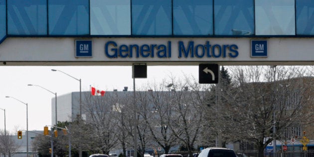 A view of the General Motors of Canada assembly plant in Oshawa March 31, 2009. Canada joined the tough talk of the Obama administration about the auto industry on Monday, saying no car maker is too big to fail, but it nonetheless offered billions of dollars in bridge financing to the Canadian units of General Motors Corp and Chrysler. REUTERS/Mike Cassese (CANADA TRANSPORT BUSINESS)