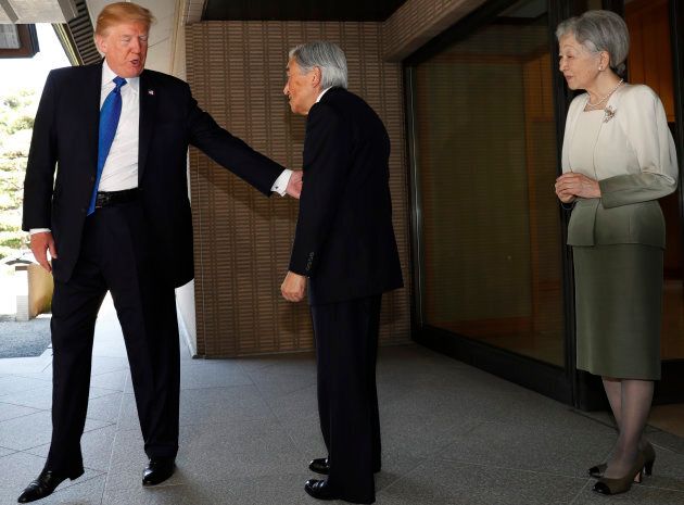 Donald Trump avec l'Empereur Akihito et l'Impératrice Michiko, le lundi 6 novembre