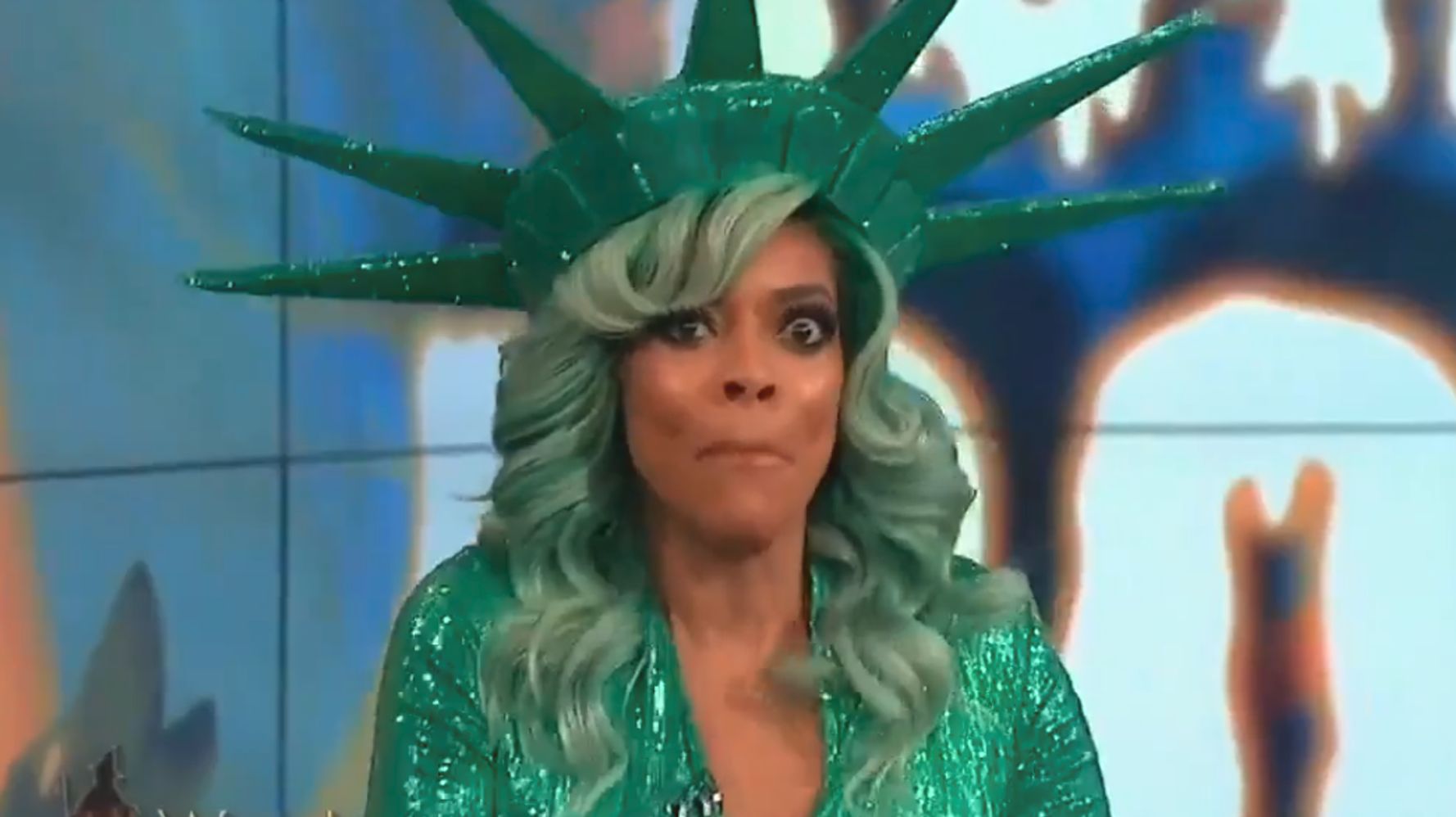 Déguisée En Statue De La Liberté Wendy Williams Sévanouit En Direct à La Télévision Huffpost 4285