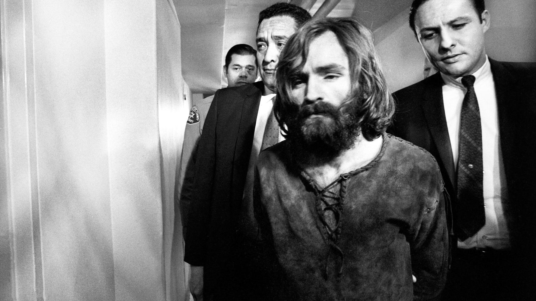 Dans Les Griffes De Charles Manson Mort de Charles Manson: Ces admirateurs qui l'ont soutenu jusqu'à ses