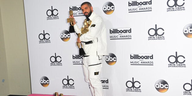 LAS VEGAS, NV - MAY 21: Recording artist Drake poses with awards in the press room during 2017 Billboard Music Awards at T-Mobile Arena on May 21, 2017 in Las Vegas, Nevada. (Photo by Allen Berezovsky/Getty Images for Fashion Media)