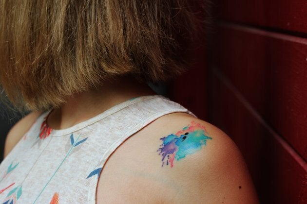 Maude Piché a un tatouage représentant un point-virgule sur son épaule, qui signifie que malgré tout ce qu'elle a traversé, son histoire n'est pas terminée, en l'honneur du projet Semicolon.