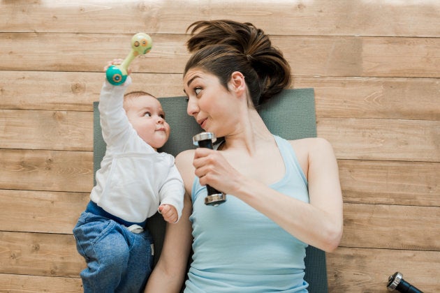 Voici Pourquoi Les Bébés Donnent Autant De Coups De Pied Pendant La  Grossesse | Huffpost Vivre