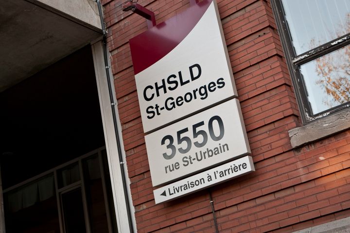 Le CHSDL St-Georges, situé sur le Plateau Mont-Royal à Montréal, est un établissement privé conventionné.
