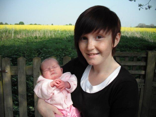 Chloe Wood et sa fille, Mia, quelque temps après la naissance.