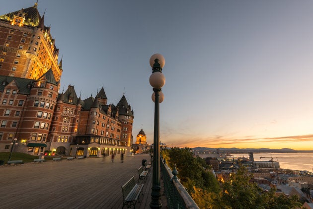 lever de soleil sur terrasse dufferin a quebec avant que tout le monde soit reveille - ete