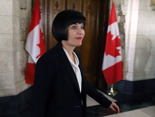 La ministre fédérale de la Santé, Ginette Petitpas Taylor, n'a pas l'intention de reculer sur la possession de plants de cannabis à la maison.