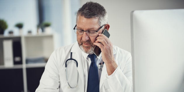 François Legault veut revoir le mode de rémunération des médecins afin d'encourager, par exemple, les consultations téléphoniques.