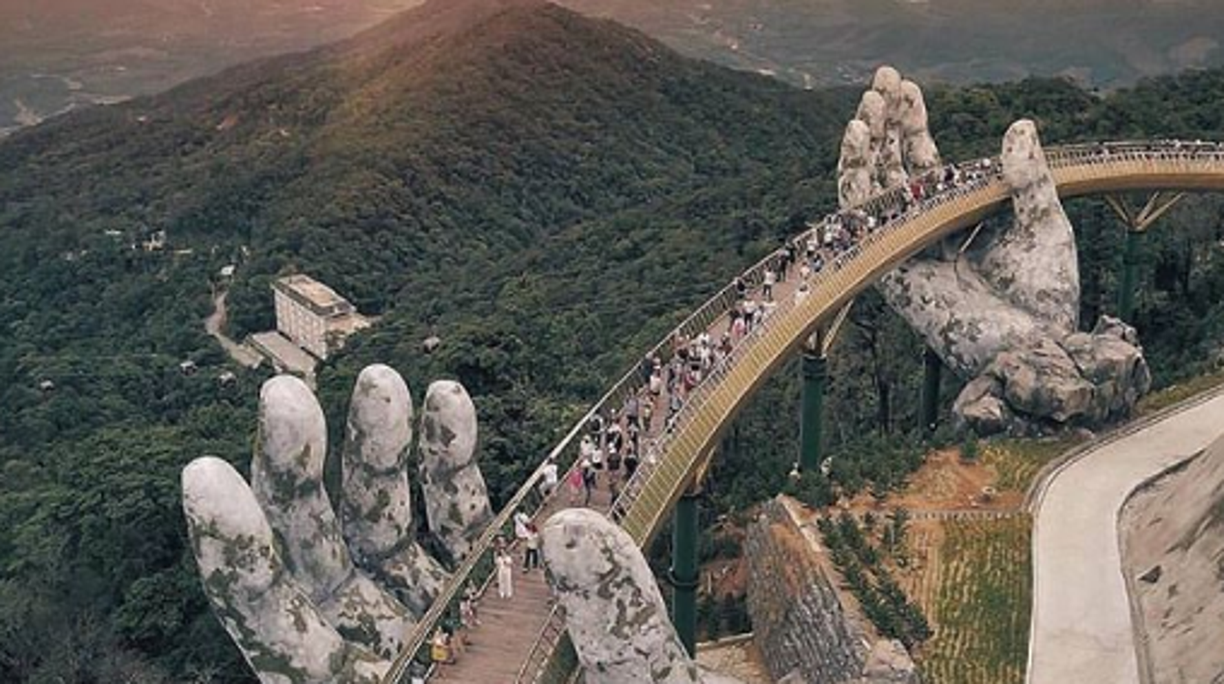 Le Pont Des Oubliés Vercors Existe T Il Ce pont soutenu par des mains est tout simplement incroyable