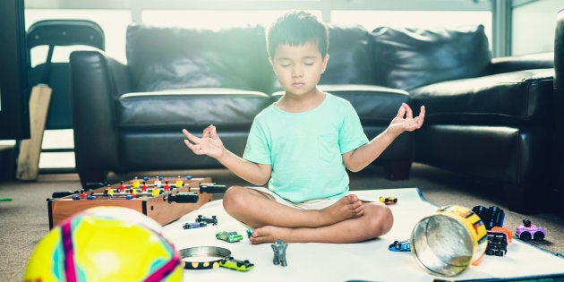 Cette approche encourage les enfants à se calmer seuls.