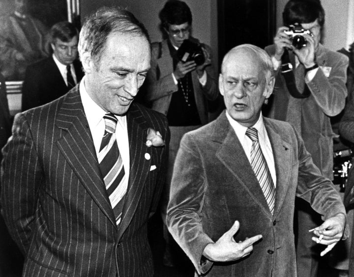 Le gouvernement de René Lévesque a utilisé la clause dérogatoire comme outil de rébellion dans un contexte de tension avec Ottawa au début des années 80.