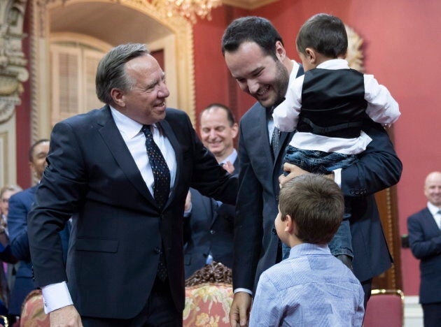 Voir les tout-petits du ministre Lacombe courir vers leur papa était définitivement l'un des moments forts de la cérémonie.