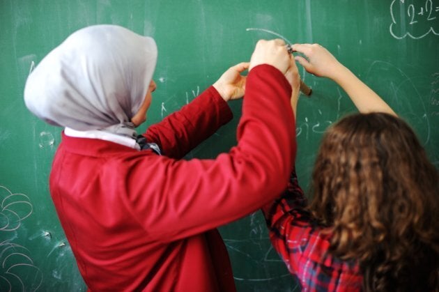 Le futur projet de loi de la CAQ viserait les enseignants du primaire et du secondaire.